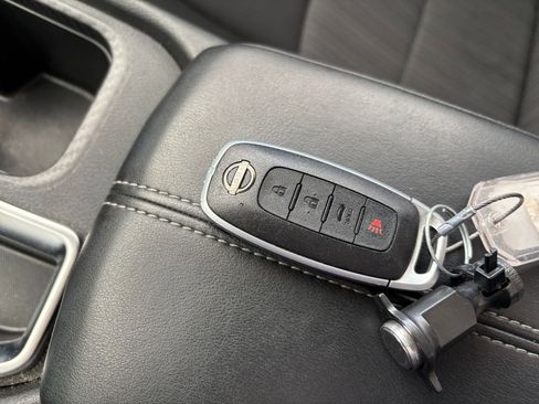 Used 2025 Nissan Sentra SV image 21