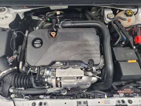 Used 2018 Chevrolet Malibu LT image 30