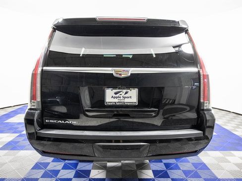 Used 2018 Cadillac Escalade ESV Premium Luxury image 5