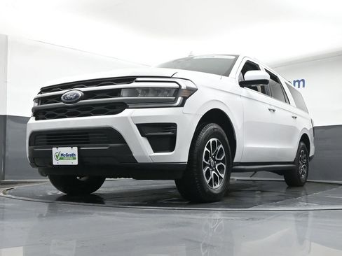 Used 2024 Ford Expedition Max XLT image 6