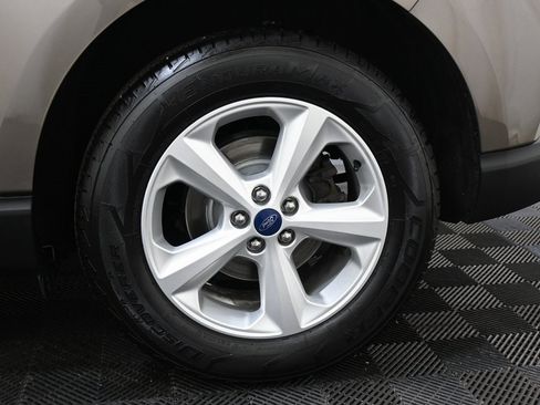 Used 2019 Ford Edge SE image 30