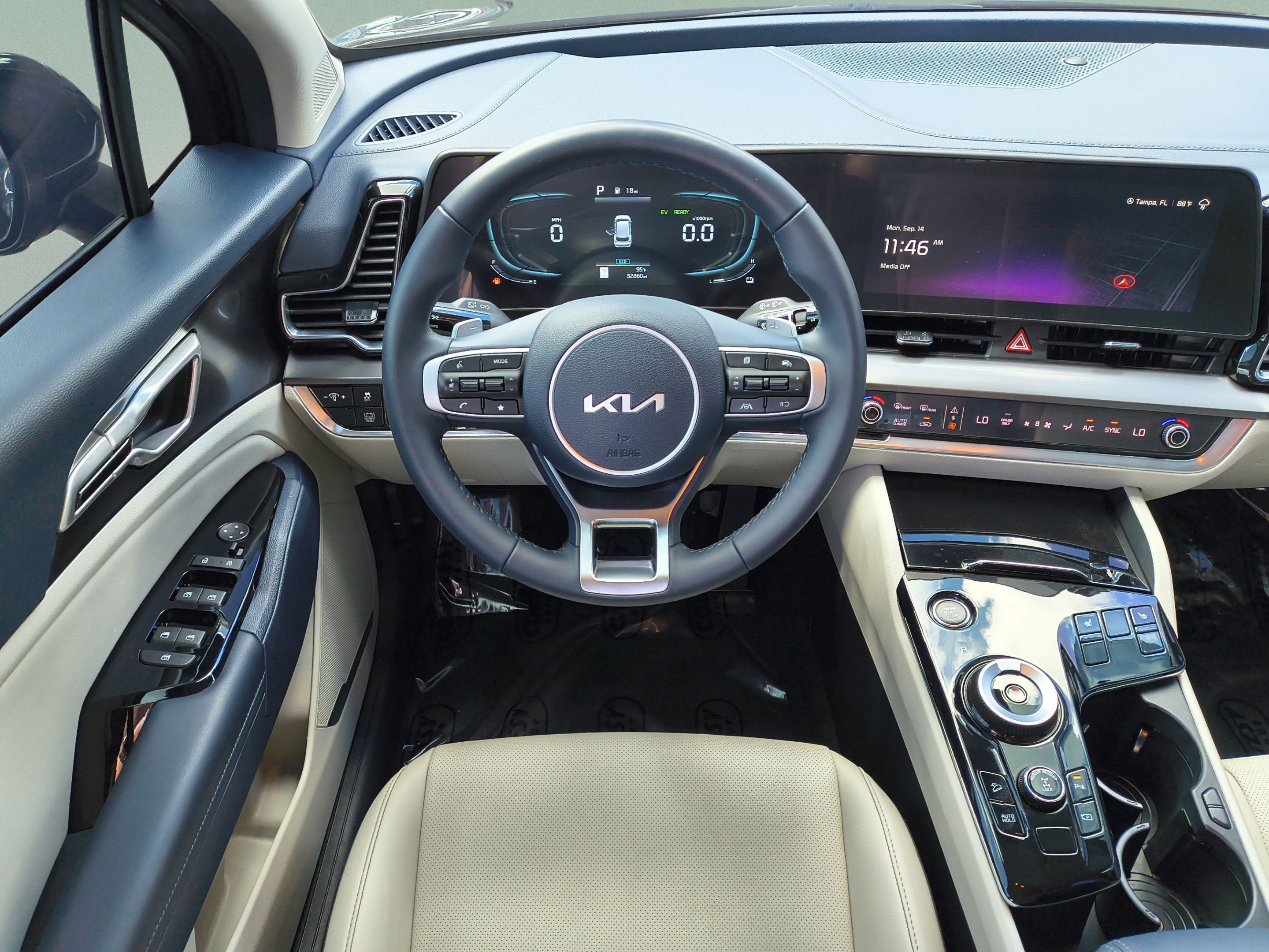 Used 2025 Kia Sportage EX AWD/4WD image 11