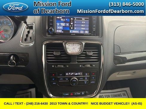 Used 2013 Chrysler Town & Country Touring image 11