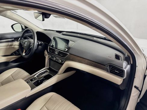 Used 2019 Honda Accord Touring image 29