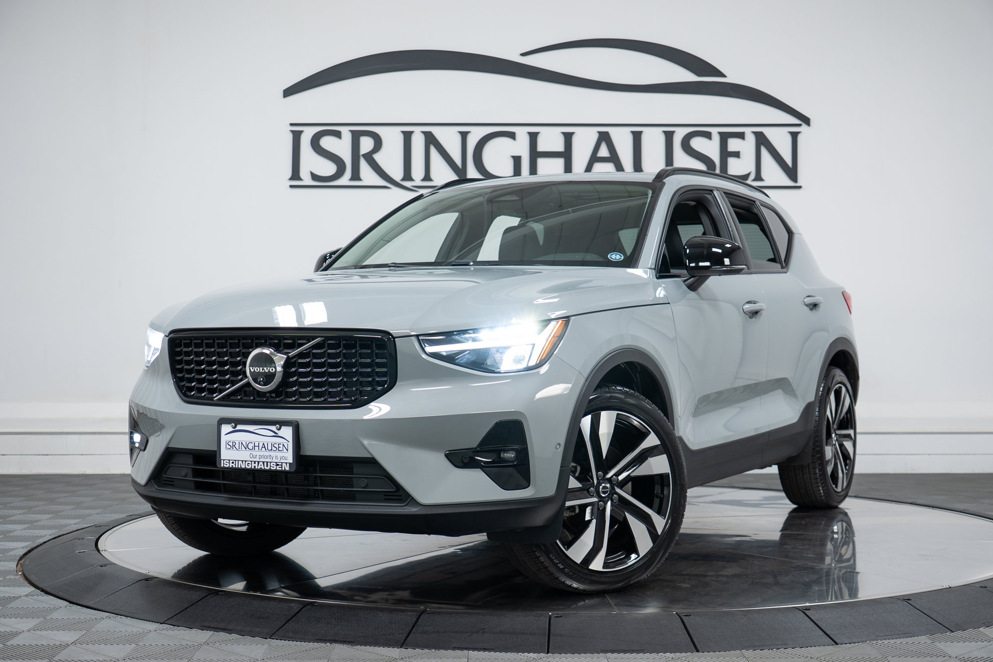 Certified 2025 Volvo XC40 B5 Plus AWD/4WD image 26