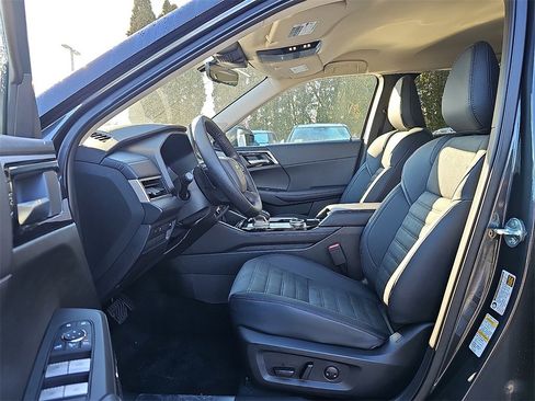 New 2026 Mitsubishi Outlander SE image 9