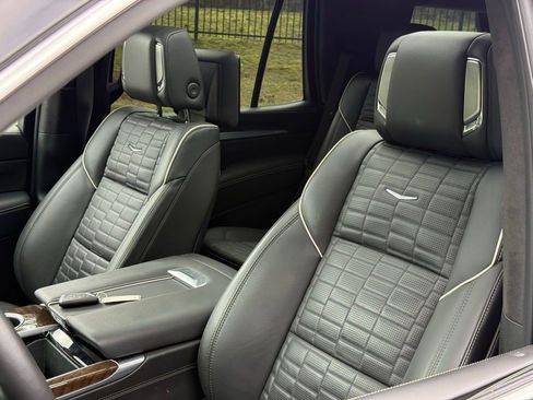 Certified 2025 Cadillac Escalade Premium Luxury Platinum w/ LPO, Floor Liner Package AWD/4WD image 19