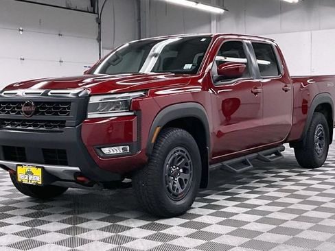 Used 2025 Nissan Frontier PRO-4X AWD/4WD image 12