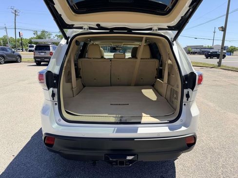 Used 2016 Toyota Highlander XLE AWD/4WD image 16