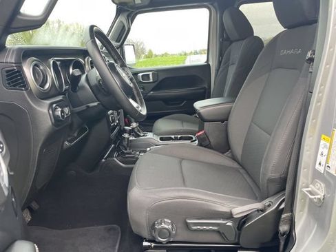 Used 2019 Jeep Wrangler Unlimited Sahara AWD/4WD image 9
