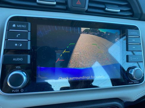 Used 2020 Nissan Versa SV image 11