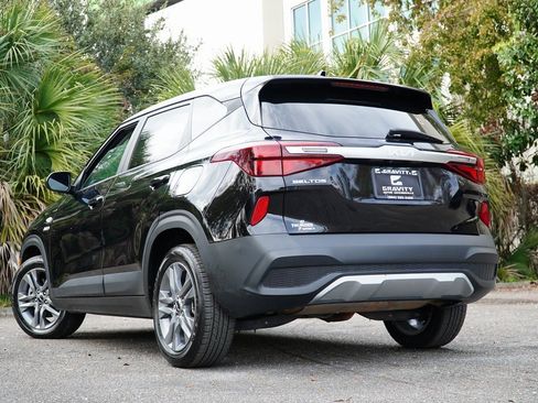 Used 2022 Kia Seltos LX image 4