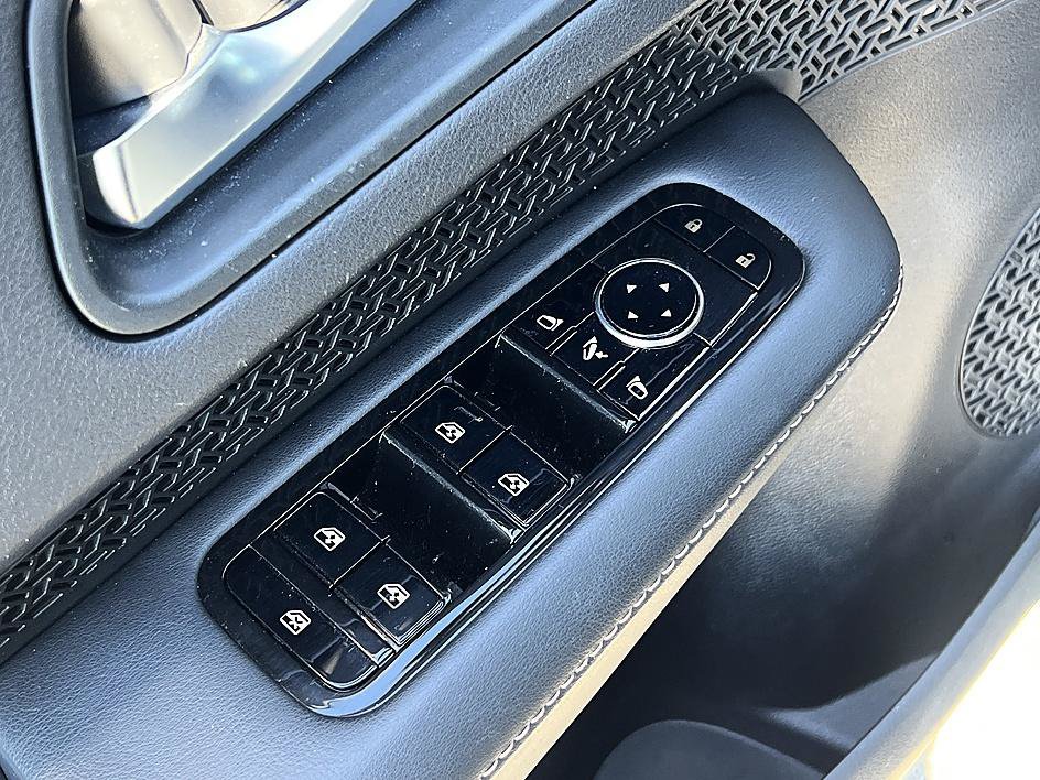 Certified 2025 Nissan Ariya FWD image 21