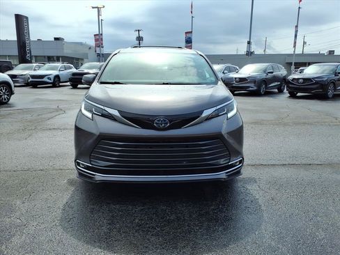 Used 2024 Toyota Sienna Limited AWD/4WD image 8