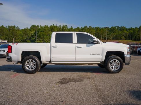 Used 2018 Chevrolet Silverado 1500 LT w/ All Star Edition AWD/4WD image 9