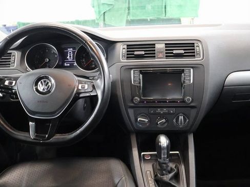 Used 2017 Volkswagen Jetta SE FWD image 14