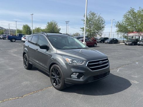 Used 2018 Ford Escape SE w/ SE Sport Appearance Package image 2