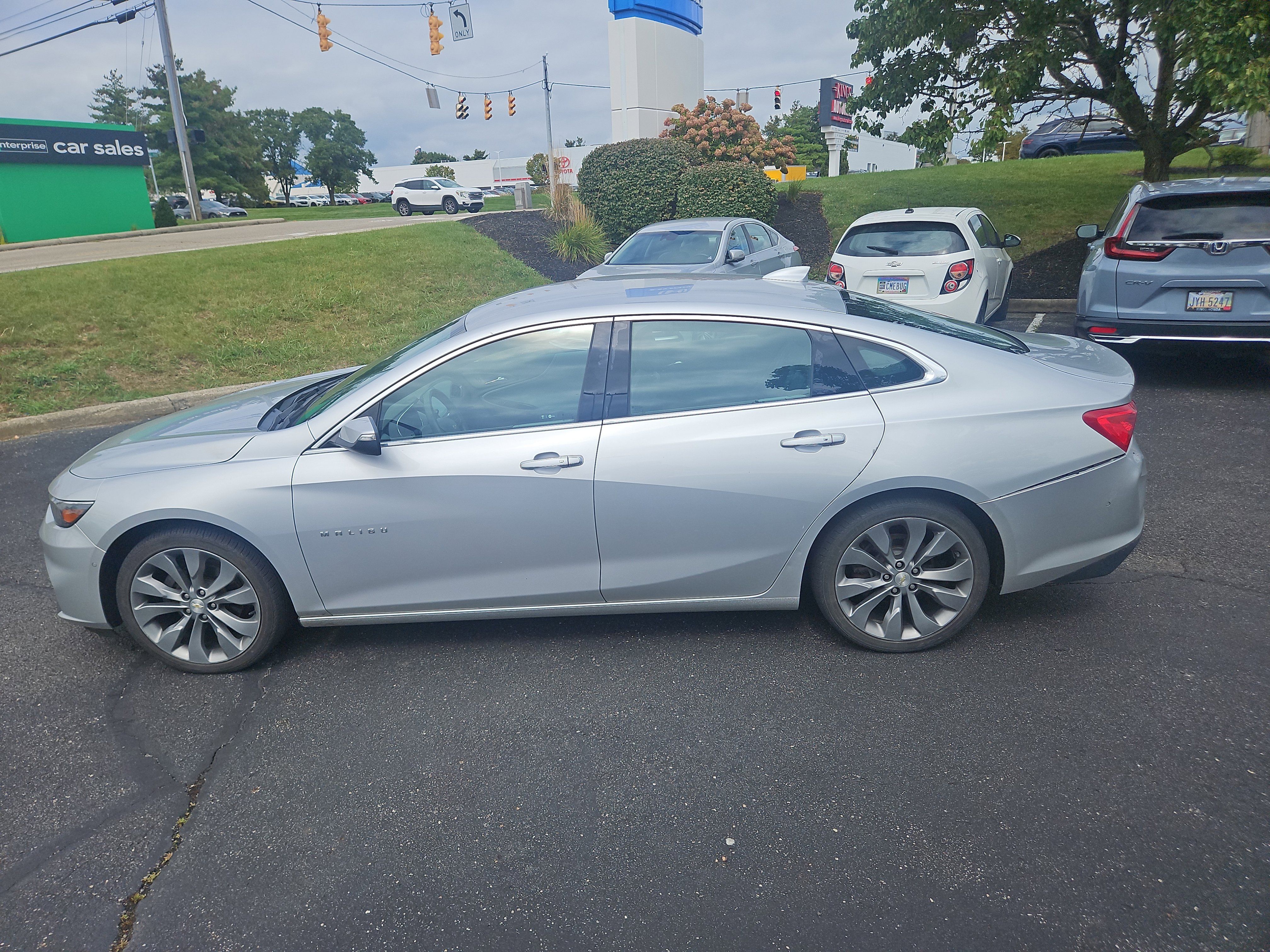 Used 2016 Chevrolet Malibu Premier w/ Driver Confidence Package II FWD image 8