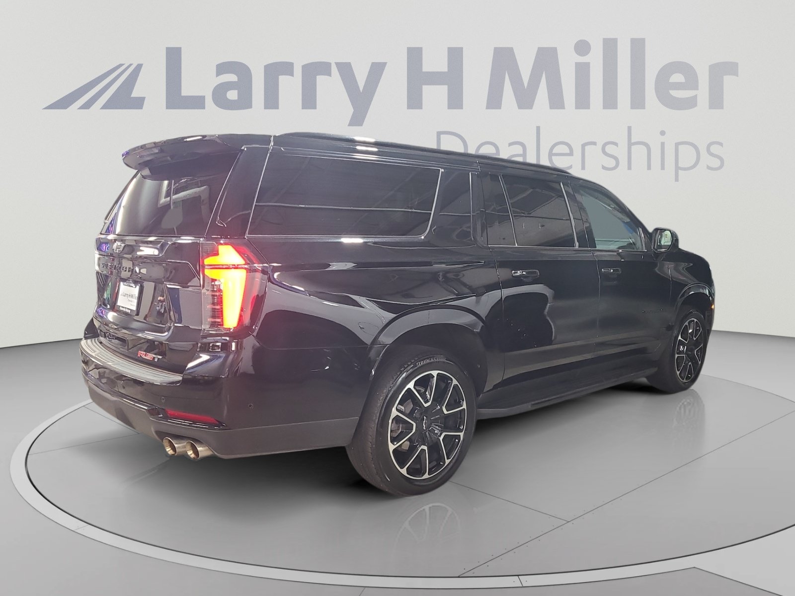 Used 2026 Chevrolet Suburban RST w/ Sun And Tow Package AWD/4WD image 5