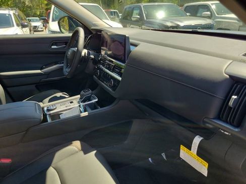 New 2026 Nissan Pathfinder SL w/ SL Premium Package image 32