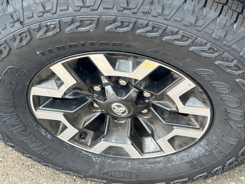 Certified 2023 Toyota Tacoma TRD Off-Road w/ Technology Package AWD/4WD image 17