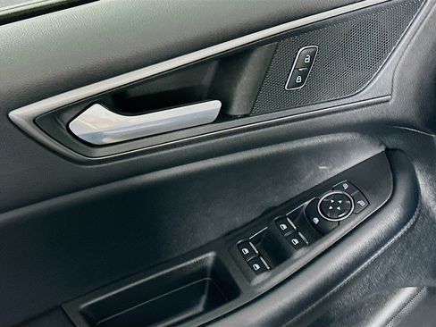 Used 2022 Ford Edge SE image 15