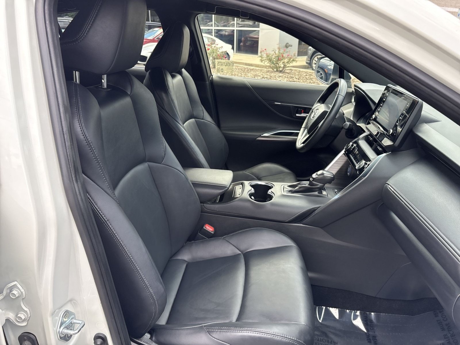 Used 2022 Toyota Venza XLE AWD/4WD image 25