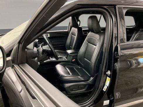 Used 2020 Ford Explorer XLT w/ Equipment Group 202A AWD/4WD image 30