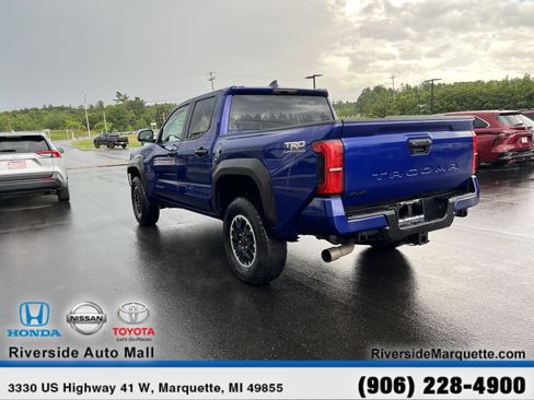 Used 2024 Toyota Tacoma TRD Off-Road AWD/4WD image 6