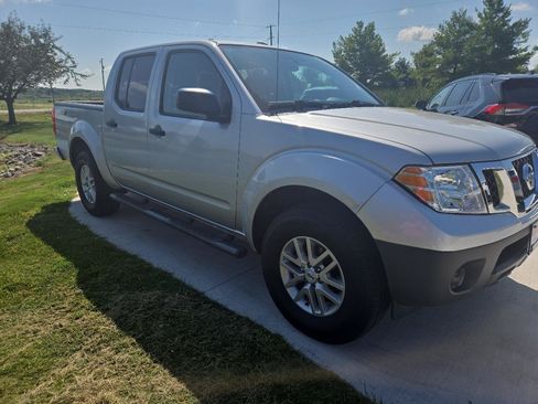 Used 2016 Nissan Frontier SV AWD/4WD image 3