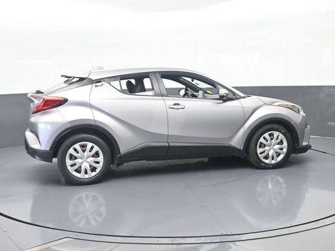 Used 2019 Toyota C-HR LE FWD image 7