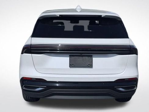 Certified 2025 Lincoln Nautilus Premier AWD/4WD image 7