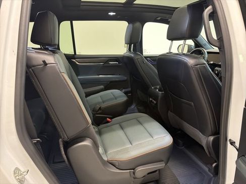 Used 2025 GMC Acadia AT4 image 40