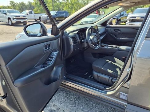 Used 2024 Nissan Rogue S AWD/4WD image 19
