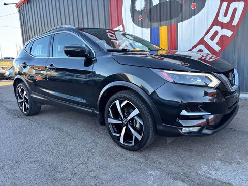 Used 2022 Nissan Rogue Sport SL w/ Premium Package image 3