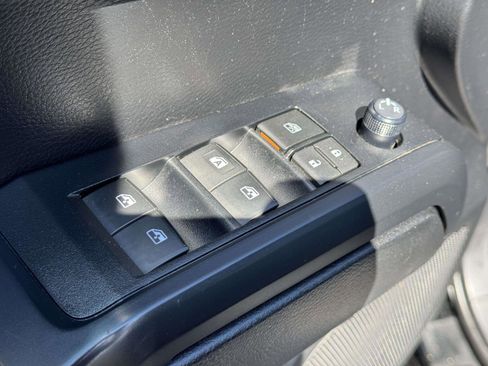 Certified 2022 Toyota Tacoma SR image 16