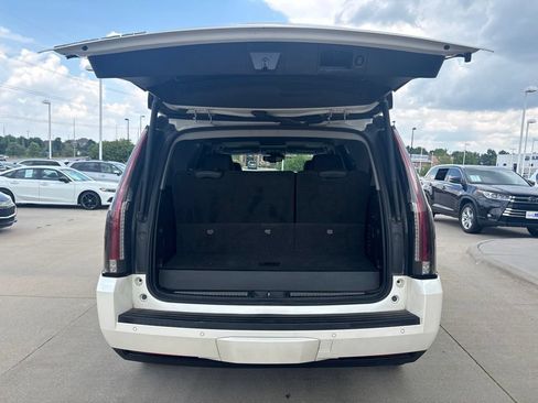 Used 2015 Cadillac Escalade Luxury AWD/4WD image 45