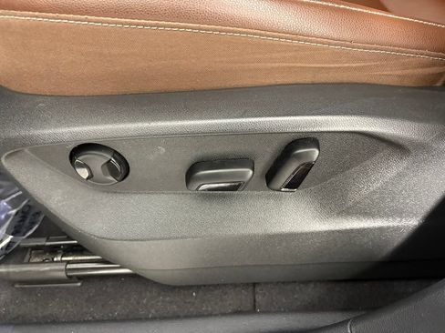 Used 2023 Volkswagen Atlas SE w/ Panoramic Sunroof Package AWD/4WD image 15