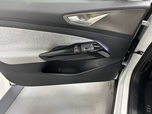 New 2025 Volkswagen ID.4 Pro RWD image 2