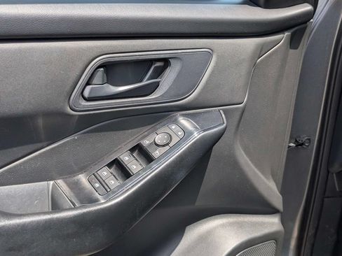 Used 2024 Nissan Rogue S FWD image 8