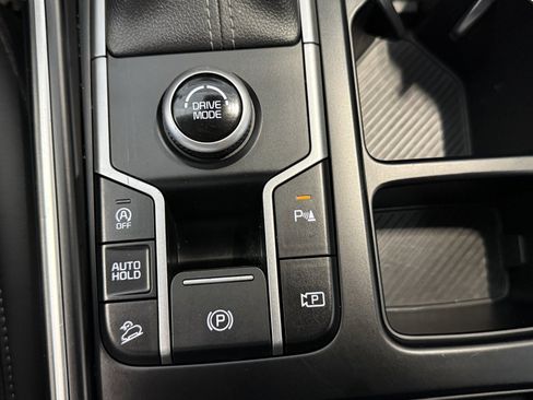 Used 2024 Kia Sorento S FWD image 14