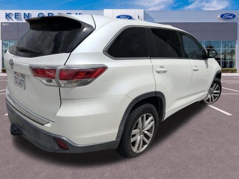 Used 2016 Toyota Highlander LE w/ Preferred Accessory Package FWD image 32