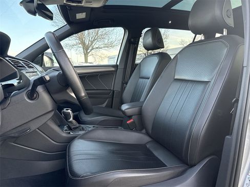 Used 2022 Volkswagen Tiguan SE R-Line image 13