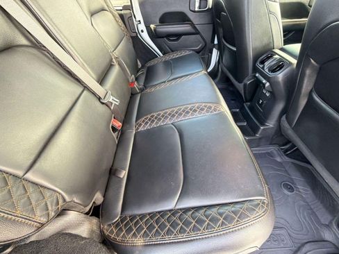 Used 2022 Jeep Wrangler Unlimited Sahara AWD/4WD image 33