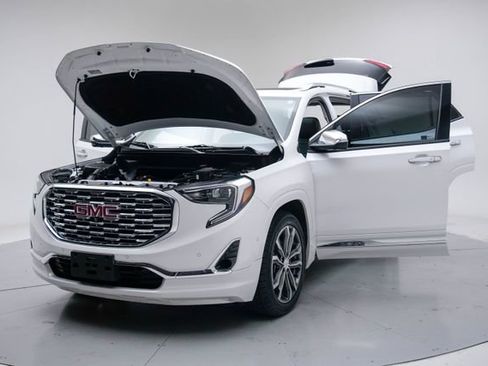 Used 2020 GMC Terrain Denali w/ Denali Premium Package FWD image 17