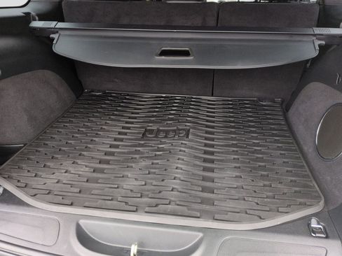 Used 2020 Jeep Grand Cherokee Altitude image 42