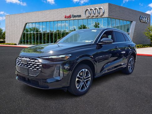 Used 2025 Audi Q5 Premium w/ Convenience Package AWD/4WD image 3