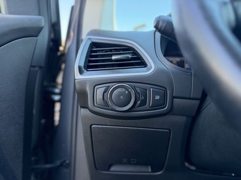 Used 2023 Ford Edge SEL image 18