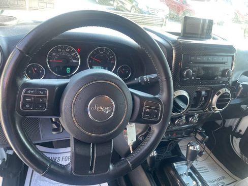 Used 2017 Jeep Wrangler Unlimited Sahara w/ Dual Top Group AWD/4WD image 20