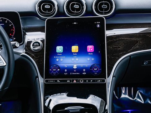 Certified 2025 Mercedes-Benz GLC 300 image 11